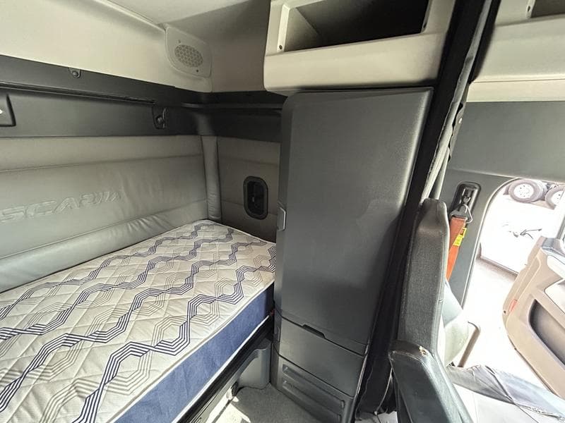 2022 Freightliner Cascadia in Pittsburgh, PA — photo 16