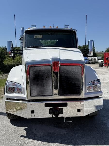 2027 Kenworth T880