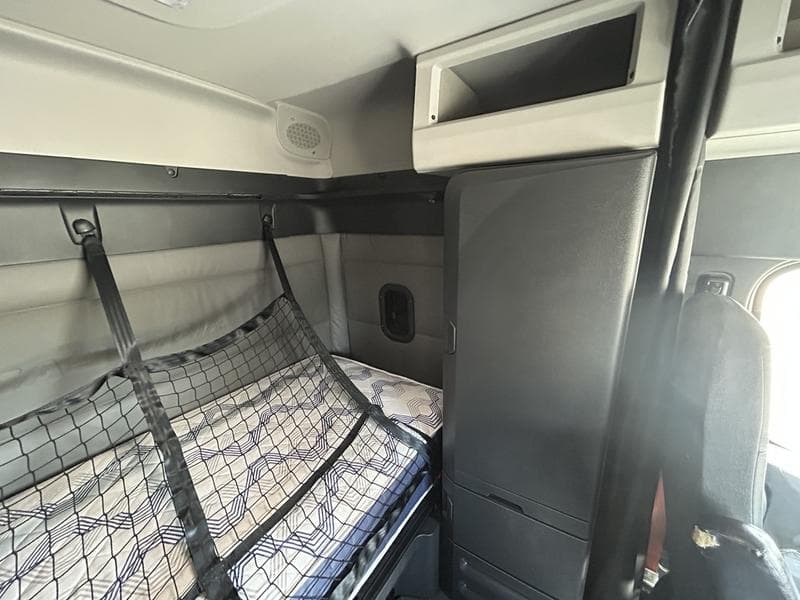 2022 Freightliner Cascadia in Pittsburgh, PA — photo 17
