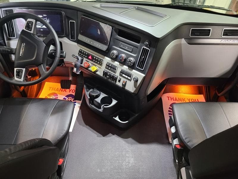 2026 Freightliner Cascadia in Columbus, OH — photo 5