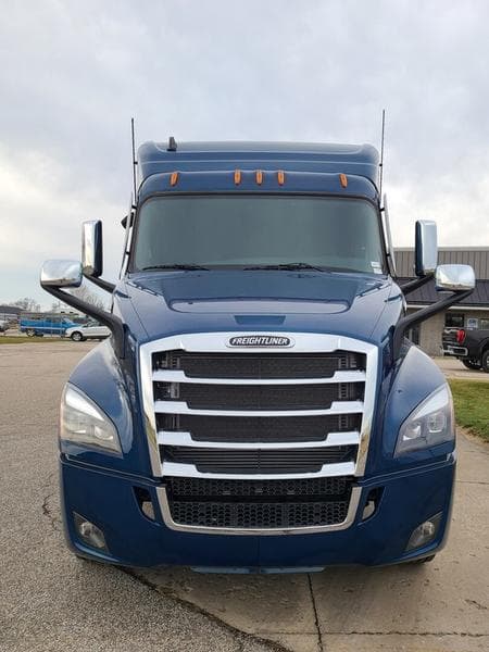 2026 Freightliner Cascadia in Columbus, OH — photo 2