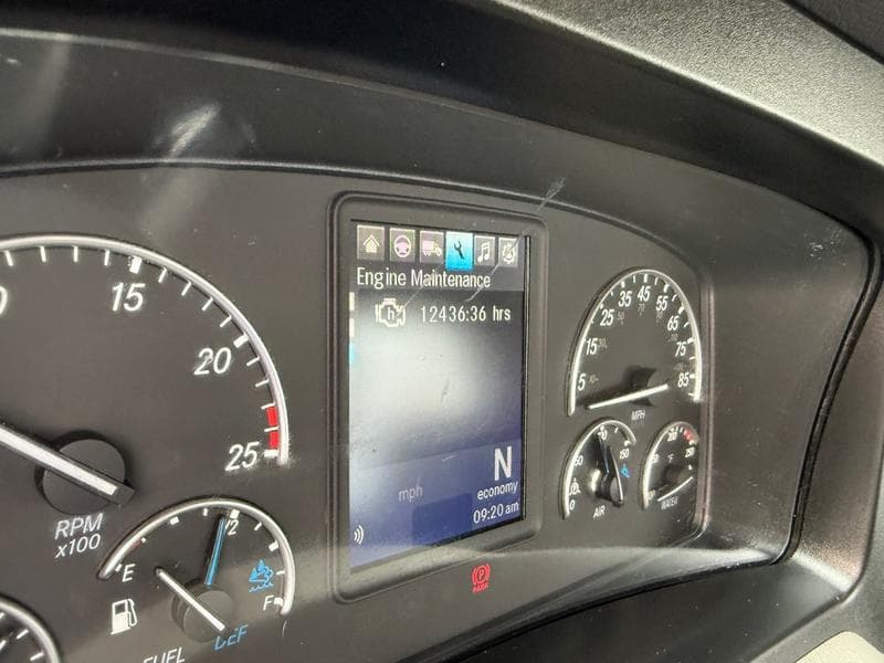 2021 Freightliner Cascadia in Walton, KY — photo 7