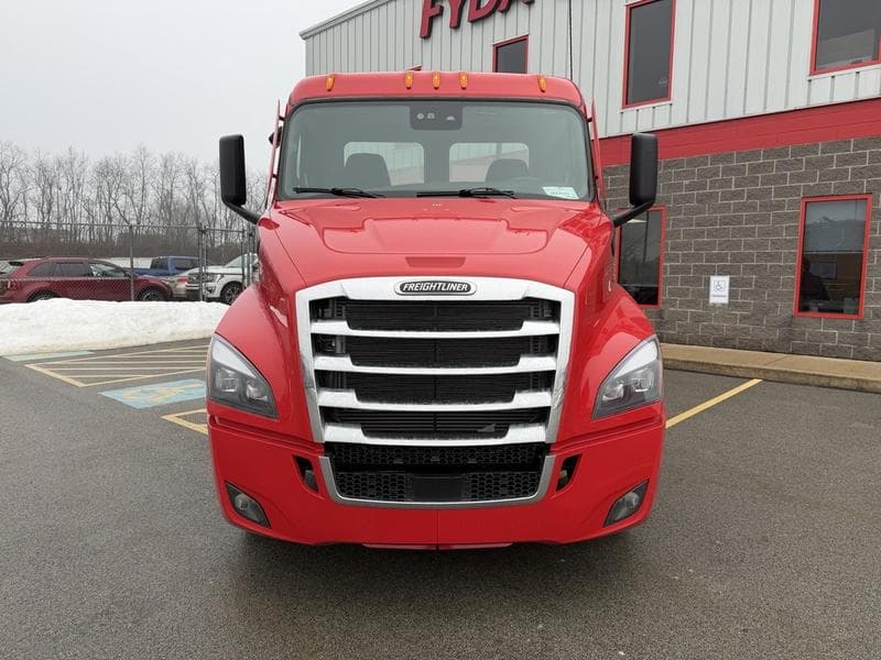 2026 Freightliner Cascadia in Pittsburgh, PA — photo 10