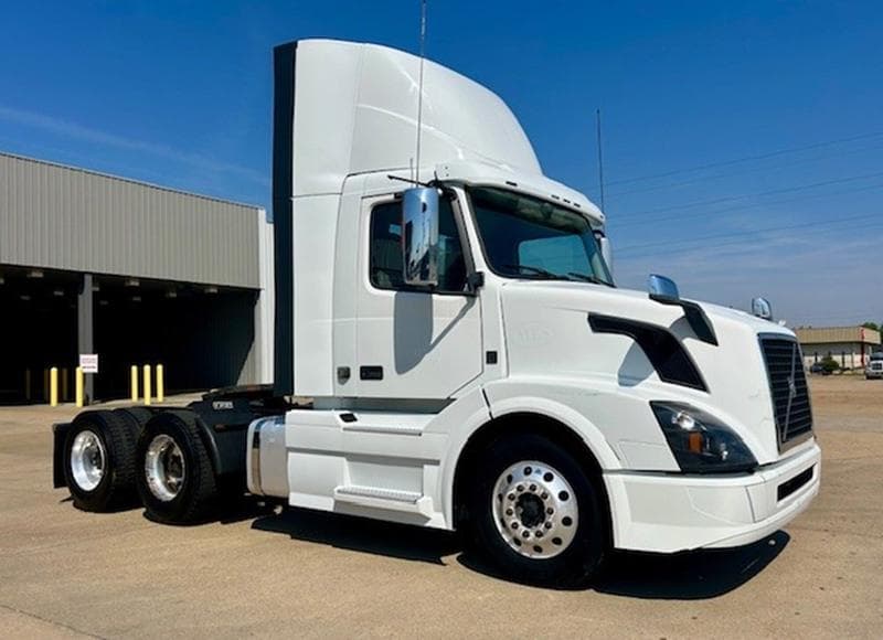 2018 Volvo VNL 300 in Winona — photo 2