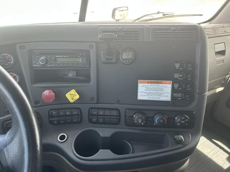 2016 Freightliner Cascadia in Walton, KY — photo 12