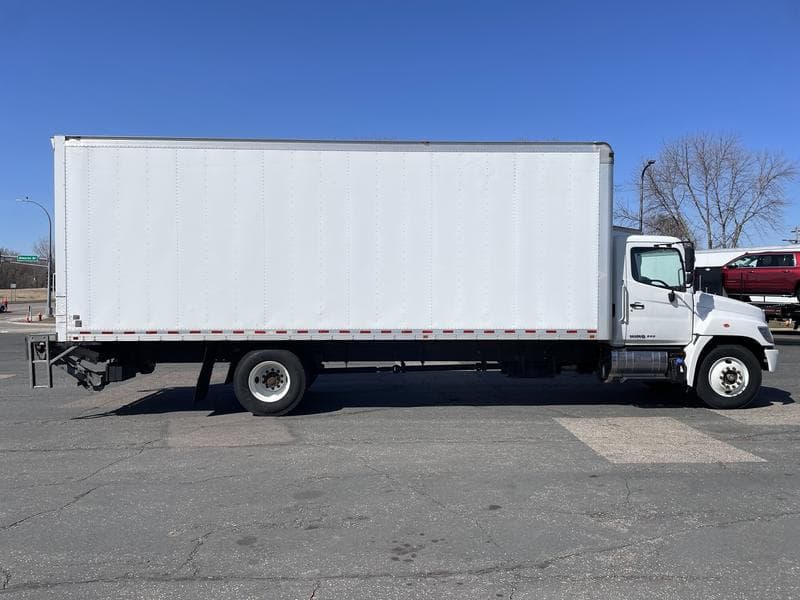 2020 Hino 268 in Sauk Rapids — photo 2