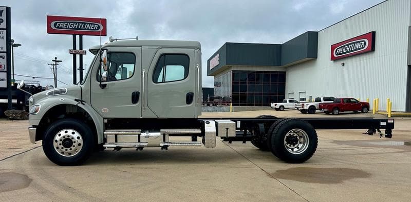 2024 Freightliner M2 106