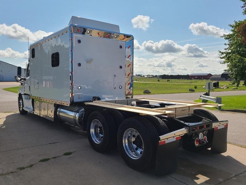 2026 Freightliner Cascadia in Columbus, OH — photo 7