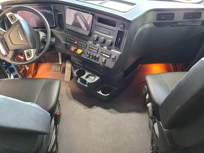 2026 Freightliner Cascadia in Columbus, OH — photo 6