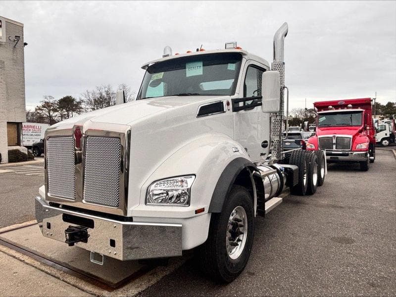 2025 Kenworth T880