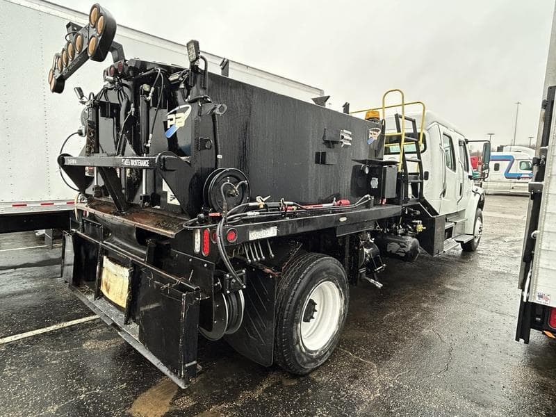 2021 Freightliner M2 106 in Cincinnati, OH — photo 7