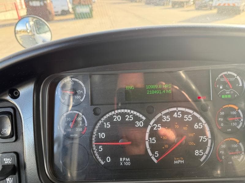 2019 Freightliner M2 106 in Cincinnati, OH — photo 8