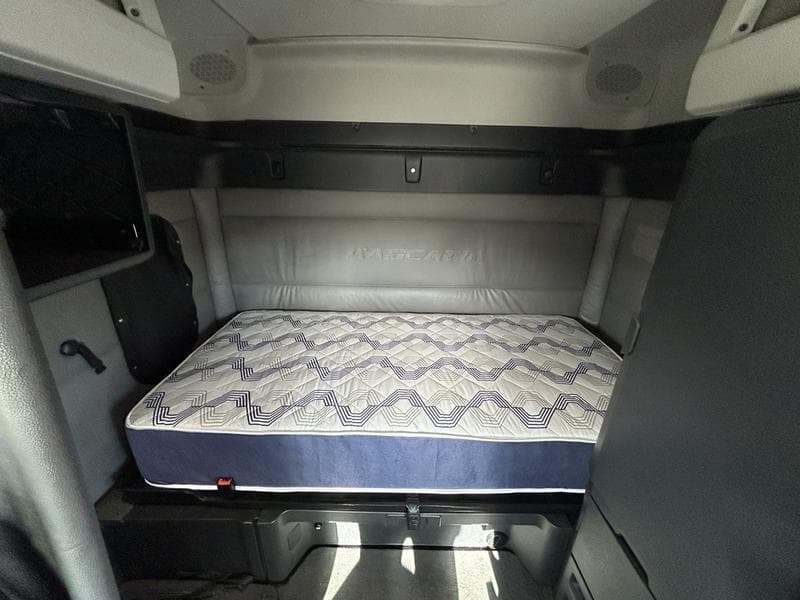 2022 Freightliner Cascadia in Pittsburgh, PA — photo 15