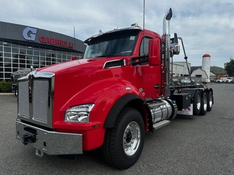 2025 Kenworth T880