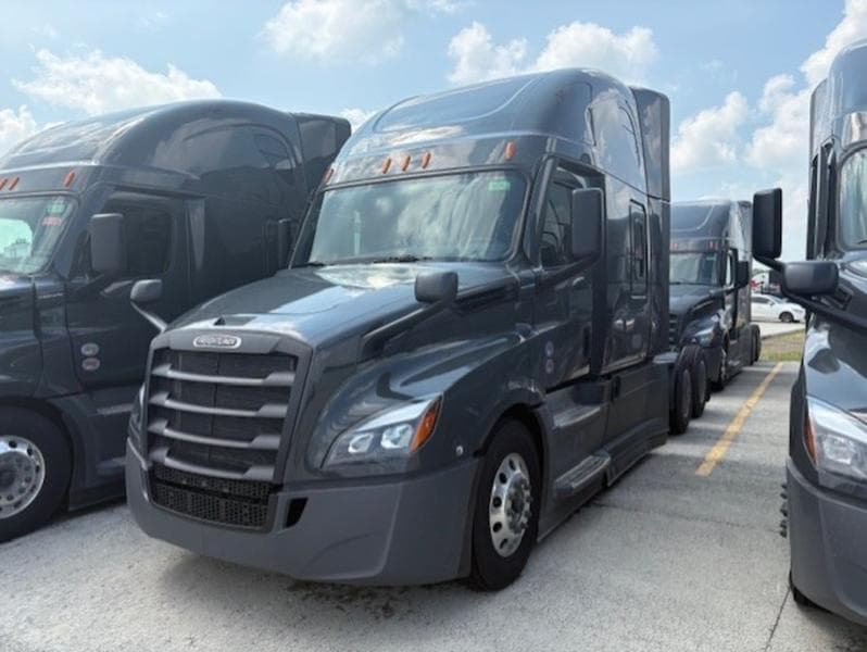 2026 Freightliner Cascadia in Columbus, OH — photo 13