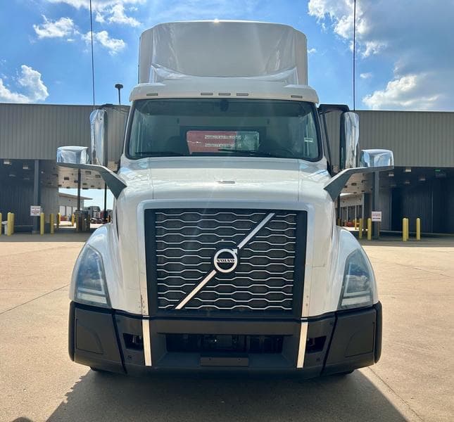 2019 Volvo VNL 300 in Jackson — photo 2