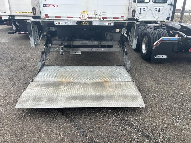 2018 Freightliner M2 106 in Cincinnati, OH — photo 8
