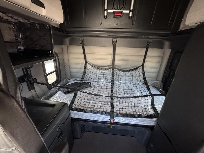 2024 Freightliner Cascadia in Columbus, OH — photo 17