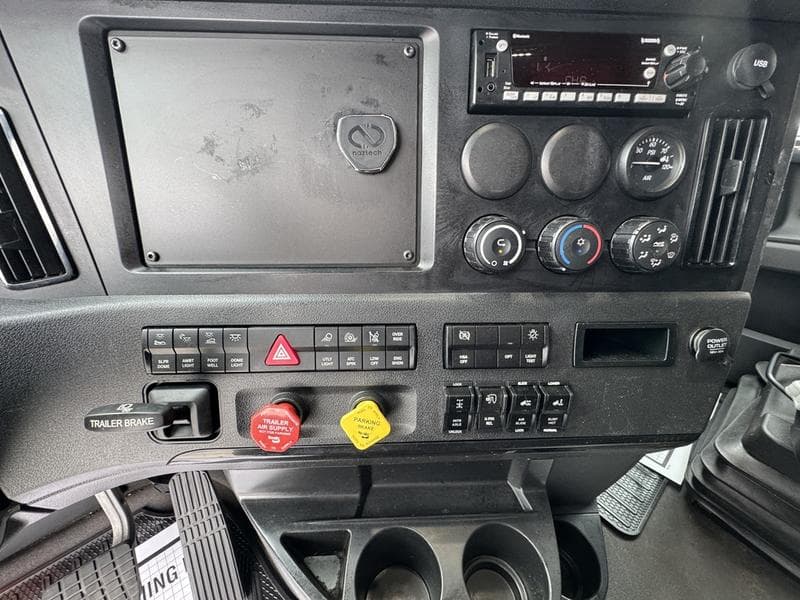 2024 Freightliner Cascadia in Columbus, OH — photo 20