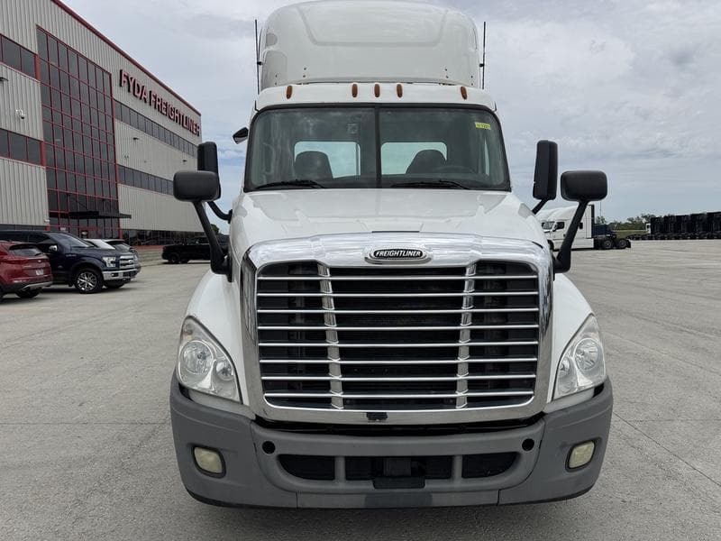 2017 Freightliner Cascadia in Columbus, OH — photo 7