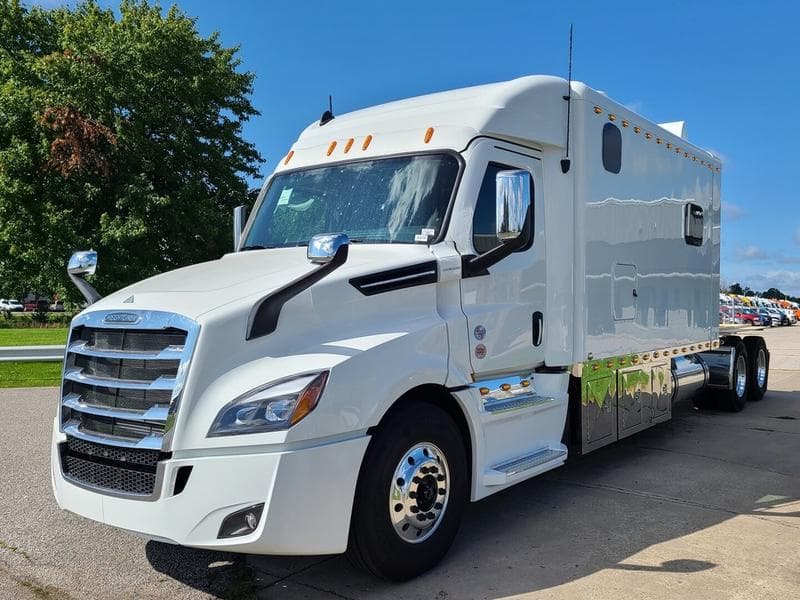 2026 Freightliner Cascadia in Columbus, OH — photo 15