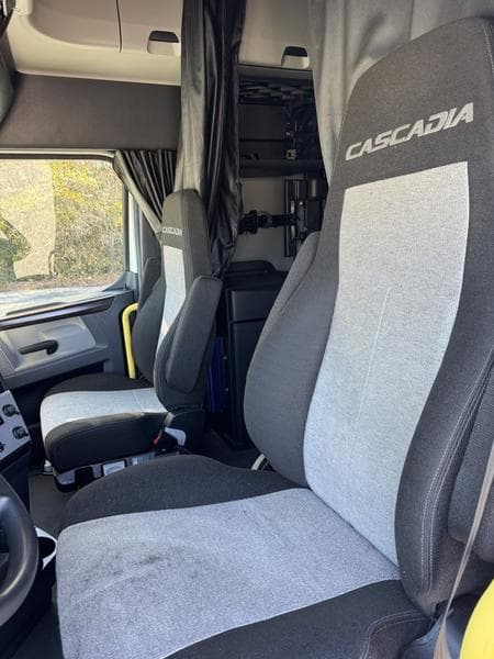 2022 Freightliner Cascadia in Montgomery, AL — photo 10