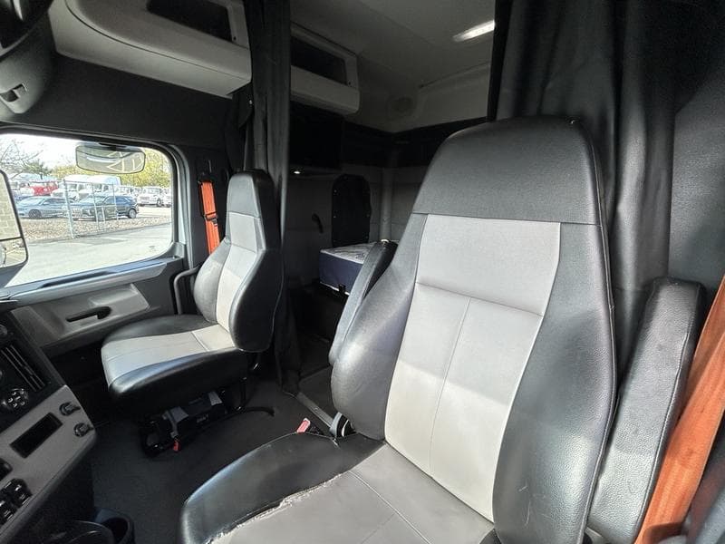 2022 Freightliner Cascadia in Pittsburgh, PA — photo 18