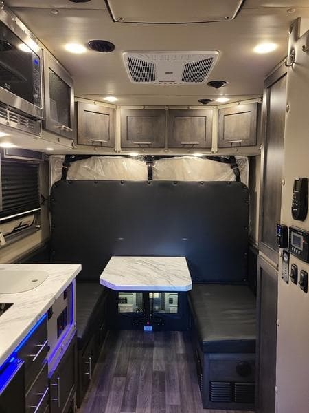 2026 Freightliner Cascadia in Columbus, OH — photo 8