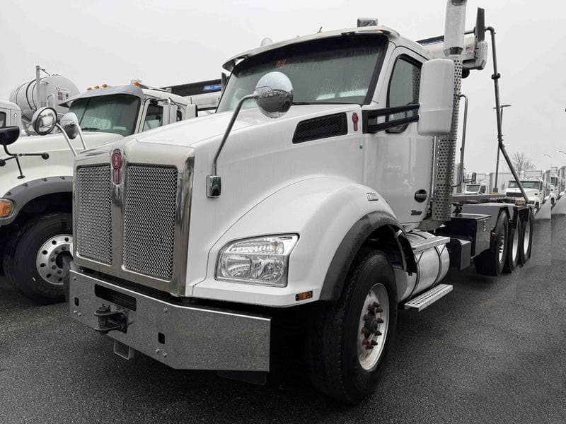 2023 Kenworth T880