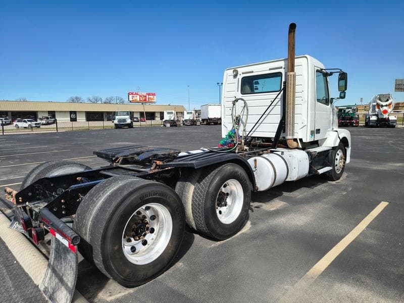 2017 Volvo VNL 300 in Dallas — photo 2