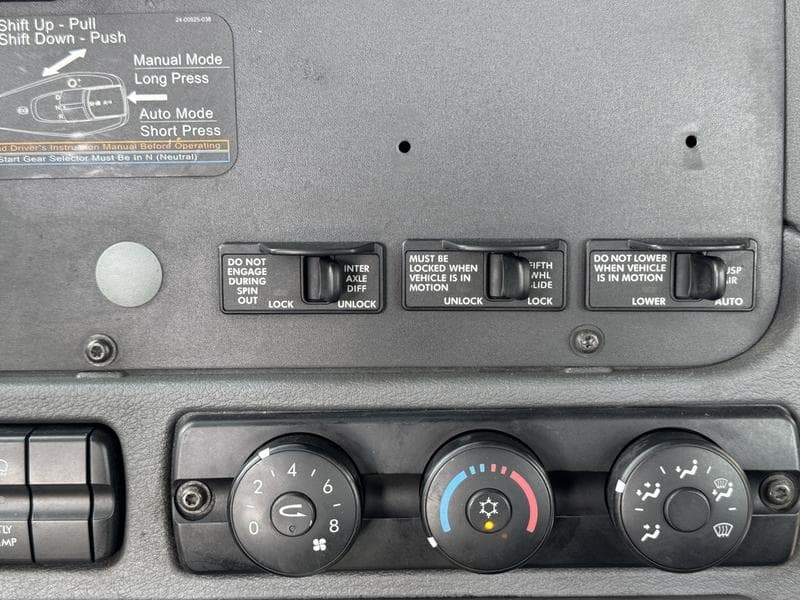 2016 Freightliner Cascadia in Columbus, OH — photo 17