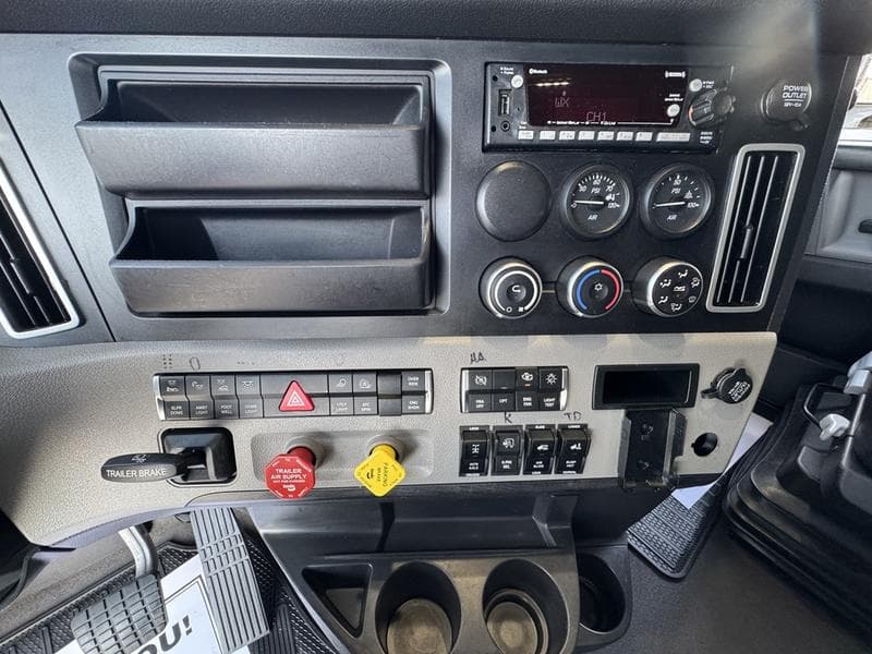 2024 Freightliner Cascadia in Columbus, OH — photo 22