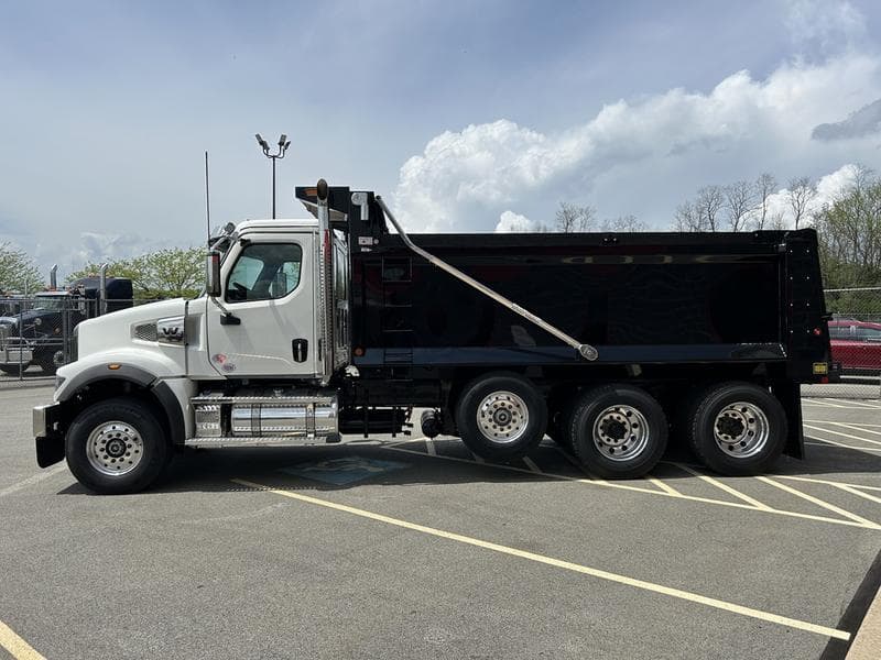 2025 Western Star 49X in Pittsburgh, PA — photo 3