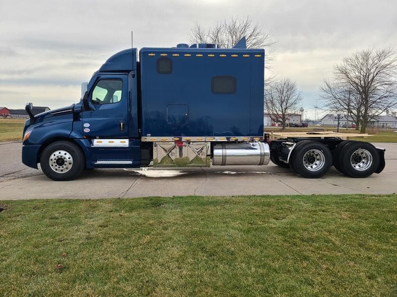 2026 Freightliner Cascadia in Columbus, OH — photo 3