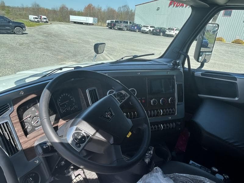 2027 Western Star 47X in Barkeyville, PA — photo 11
