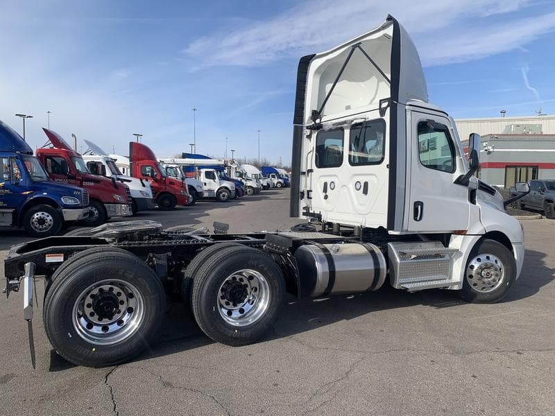 2027 Freightliner Cascadia in Cincinnati, OH — photo 5