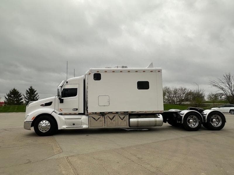 2016 Peterbilt 579 in Waukee — photo 2