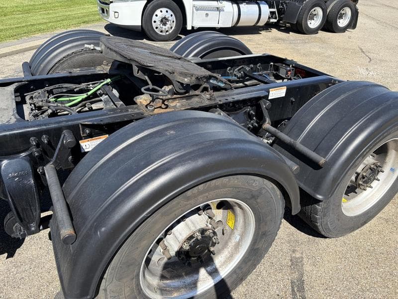 2022 Freightliner Cascadia in Walton, KY — photo 10