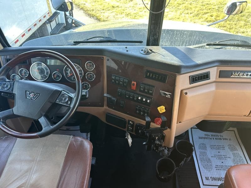 2018 Western Star 5700XE in Cincinnati, OH — photo 9