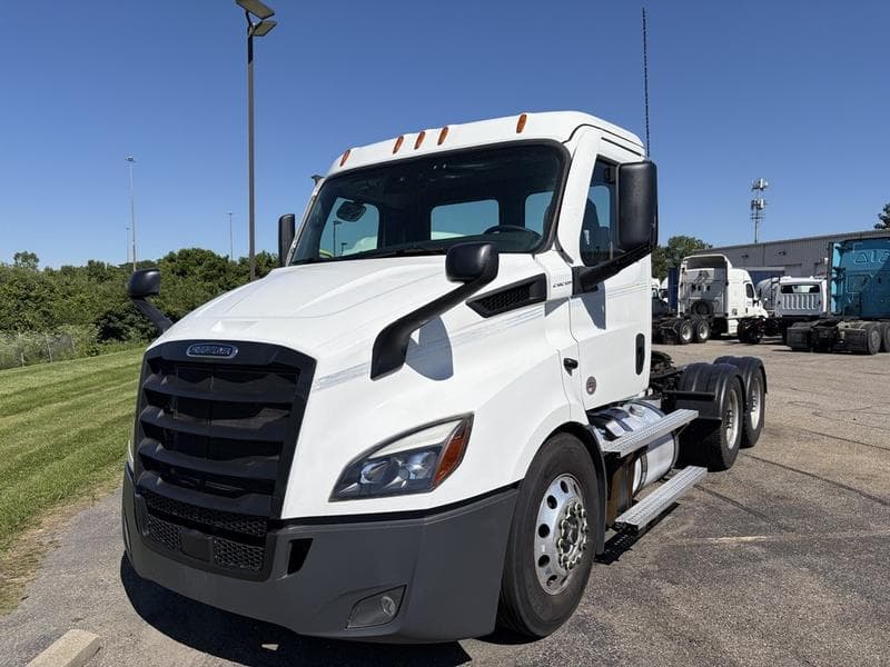 2015 Freightliner Cascadia in Cincinnati, OH — photo 14