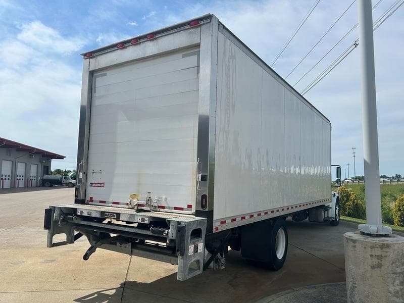 2018 Freightliner M2 106 in Cincinnati, OH — photo 4