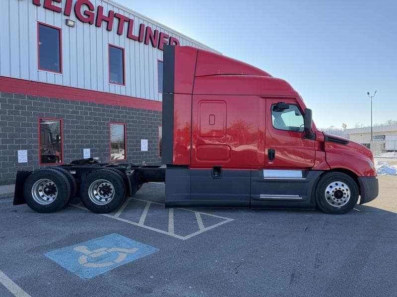 2026 Freightliner Cascadia in Pittsburgh, PA — photo 3