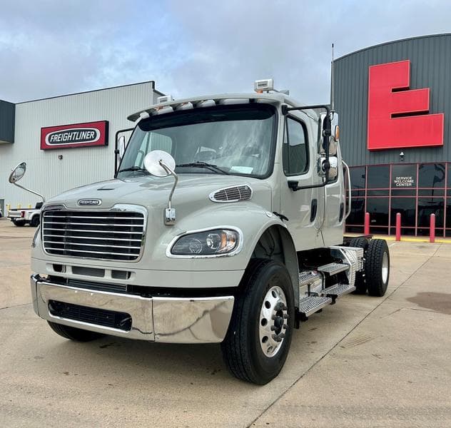 2024 Freightliner M2 106