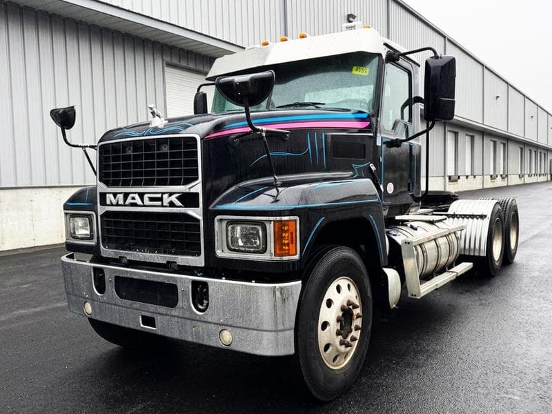 2020 Mack Pinnacle