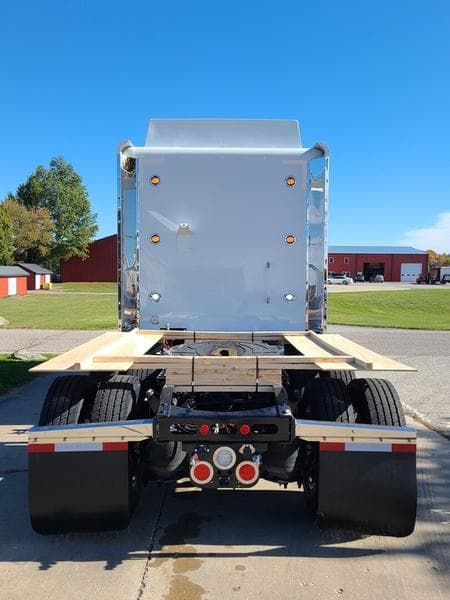 2026 Freightliner Cascadia in Columbus, OH — photo 3