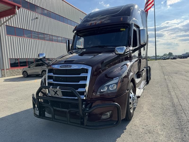 2024 Freightliner Cascadia in Columbus, OH — photo 2