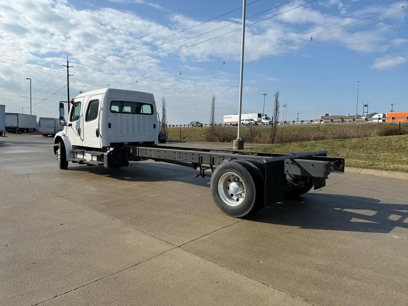 2018 Freightliner M2 106 in Cincinnati, OH — photo 3