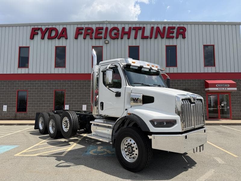 2027 Western Star 47X in Pittsburgh, PA — photo 2