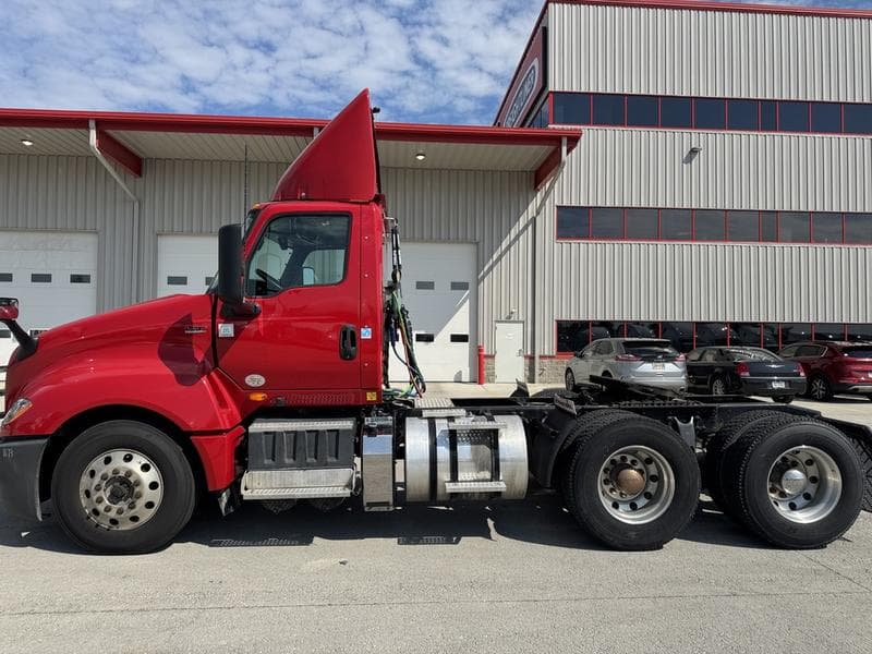 2018 International LT in Columbus, OH — photo 4