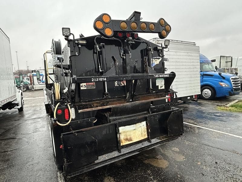 2021 Freightliner M2 106 in Cincinnati, OH — photo 6